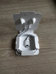 Apple оригинальные EarPods Lightning (2 фото из 2)