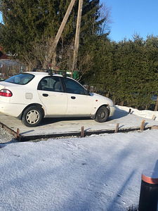 Daewoo Nubira 1.5 bensiin 2001 (3 foto / 14)