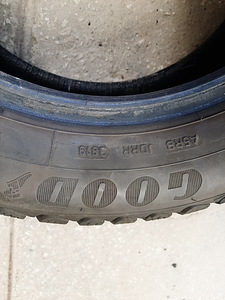 195/60 R15 Goodyear Ultra Grip Ice Artic (4 foto / 4)
