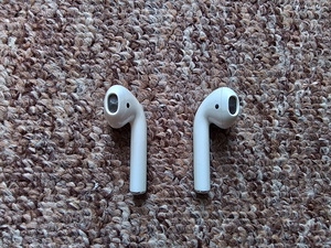 AirPods 2 kõrvaklapid (4 foto / 6)