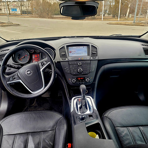 Opel insignia 2.0tdi sport tourer sw 4x4 (10 foto / 12)