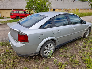 Opel Vectra 2005. 2.2bens.114KW .UV.09.22 (3 foto / 5)