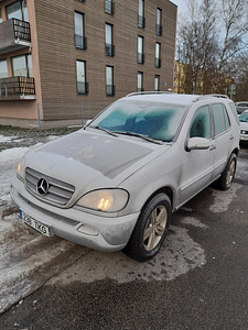 Mercedes ML270. 2003A .ÜV10.23 (3 foto / 5)