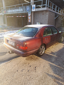 Мерседес E250D.83kw. 1999. (2 фото из 5)