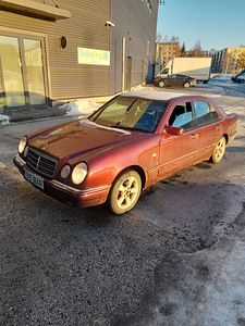 Мерседес E250D.83kw. 1999. (1 фото из 5)