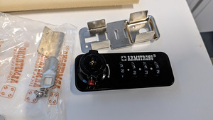 Koodlukk puituksele Armstrong DL-202 must (3 foto / 9)