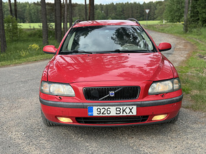 Volvo V70 2.4 diisel manuaal (7 foto / 8)