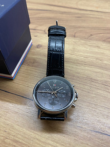 Tommy hilfiger часы (2 фото из 2)
