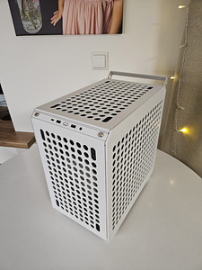 5700X3D / B550 / 32GB / 5070TI / 1TB / 650W + OLED 27 360HZ (2 foto / 4)