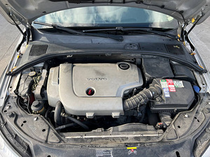 Volvo XC70 2.4 D5 136kw (10 foto / 11)