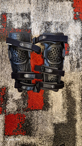 Leatt Dual Axis Pro põlvekaitsmed (3 foto / 4)