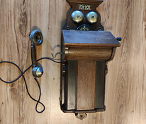 Vanaegne puidust seinatelefon