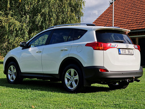Toyota RAV4 2014 (4 foto / 15)