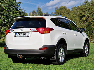 Toyota RAV4 2014 (5 foto / 15)