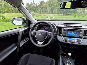Toyota RAV4 2014 (8 foto / 15)
