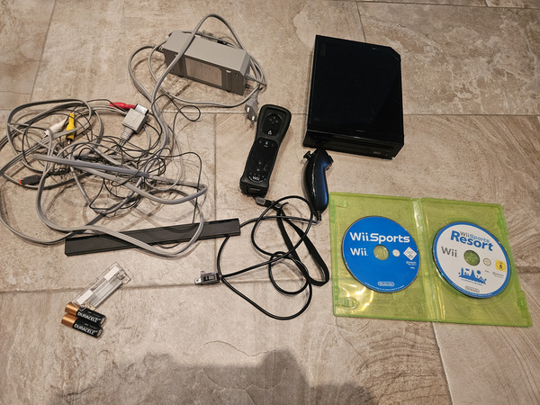 Nintendo Wii + Wii Sports Resort