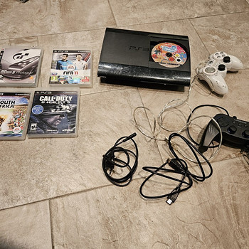 Sony Ps3 Super Slim Playstation 3 2 pulti + 5 mängu