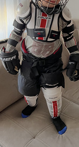 Bauer hokikomplekt vanusele 4-6 aastat (18-27 kg) (8 foto / 9)