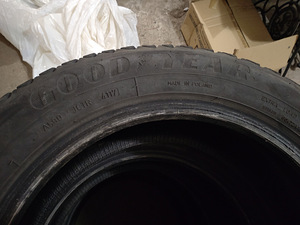 185/60/R15 GOODYEAR ULTRAGRIP (5 foto / 5)
