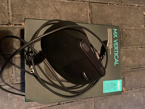 Ergonoomiline püstine hiir - Logitech Vertical MX (2 foto / 3)