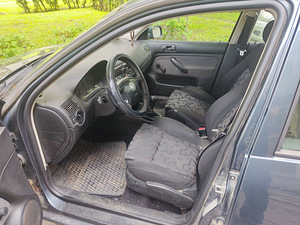 Volkswagen Golf 1.4 55kV (8 foto / 8)