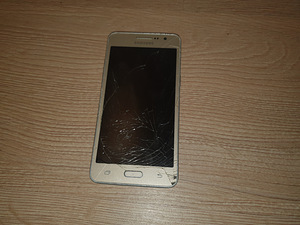 Samsung telefon varuosadeks (1 foto / 3)