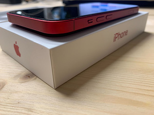 iPhone 13, Product Red, 128GB, BH: 92% (4 foto / 5)