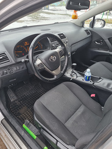 Toyota Avensis (3 foto / 8)