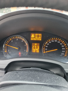 Toyota Avensis (4 foto / 8)