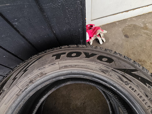 2 шины M+S TOYO OBSERVE GSI-6LS 215/65R17 (4 фото из 4)