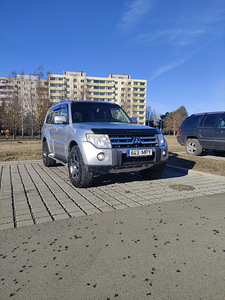 Mitsubishi Pajero 4 (1 foto / 15)