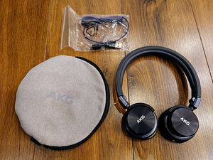 AKG By Harman Y45BT Black Wireless Bluetooth (3 foto / 4)