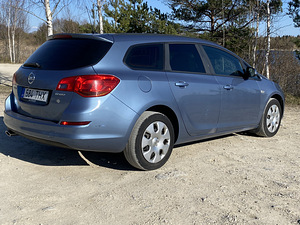 Opel Astra J 2011a 1.4 Turbo 103kw (2 foto / 4)