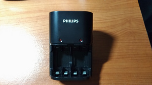 Зарядное устройство для NiMH аккумуляторов AAA и AA Philips