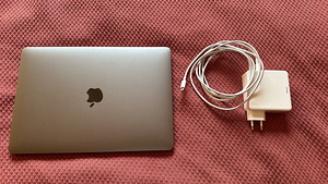 MacBook Pro 2017 8/256 ГБ i5 2,3 ГГц (1 фото из 5)