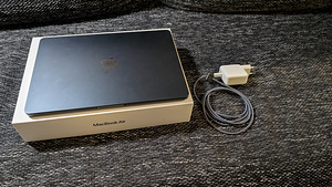 MacBook Air M2 2022 13.6 512 GB (2 foto / 5)