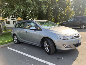 Opel Astra 2011 (5 фото из 8)