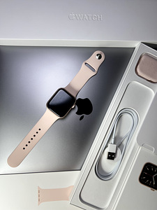 Apple Watch Series 6 GPS 44mm Gold Aluminium (1 foto / 8)