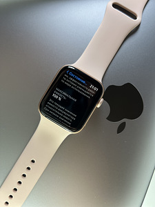 Apple Watch Series 6 GPS 44mm Gold Aluminium (4 foto / 8)