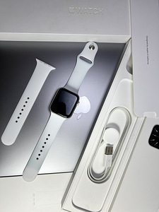 Apple Watch Series 6 GPS + LTE 44mm Aluminium Silver Aku92% (3 foto / 10)