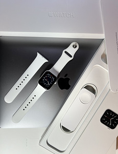 Apple Watch Series 6 40mm Aluminium Silver BH89% (1 foto / 8)