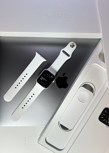 Apple Watch Series 6 40mm Aluminium Silver BH89% (2 foto / 8)