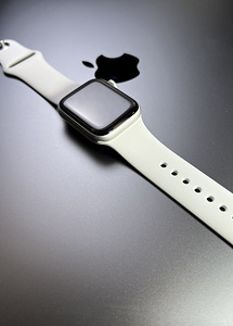 Apple Watch Series 6 40mm Aluminium Silver BH89% (8 foto / 8)