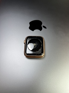 Apple Watch Series 4 GPS 44mm Gold Aluminium BH100% (4 foto / 8)