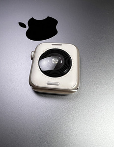 Apple Watch SE Gen.2 GPS 40 mm Starlight Aluminum BH97% (8 foto / 8)