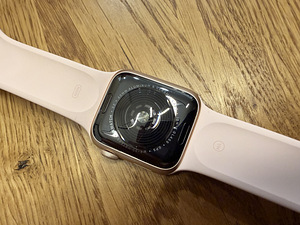 Apple watch SE GPS 40mm gold aluminium BH84% (3 foto / 6)