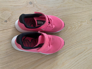 Jalatsid Nike 28 (2 foto / 5)