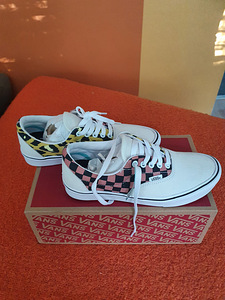 Тенниски Vans s.38.5 (2 фото из 3)