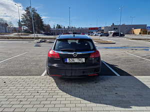 Opel insignia sports tourer (2 foto / 7)