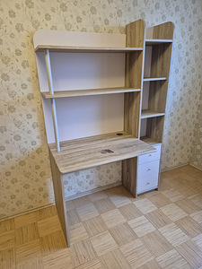 Laste kirjutuslaud riiuliga (2 foto / 3)